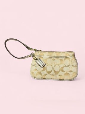 Vintage Coach Wristlet ✨